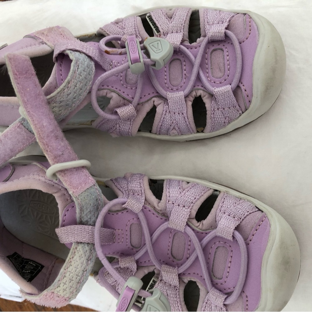 Purple toddler size 10 Keen shoes